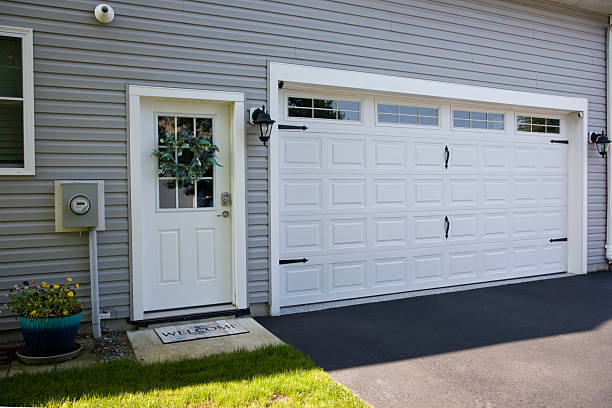 24/7 Emergency Garage Door Panel Replacement experts in Rothschild, WI